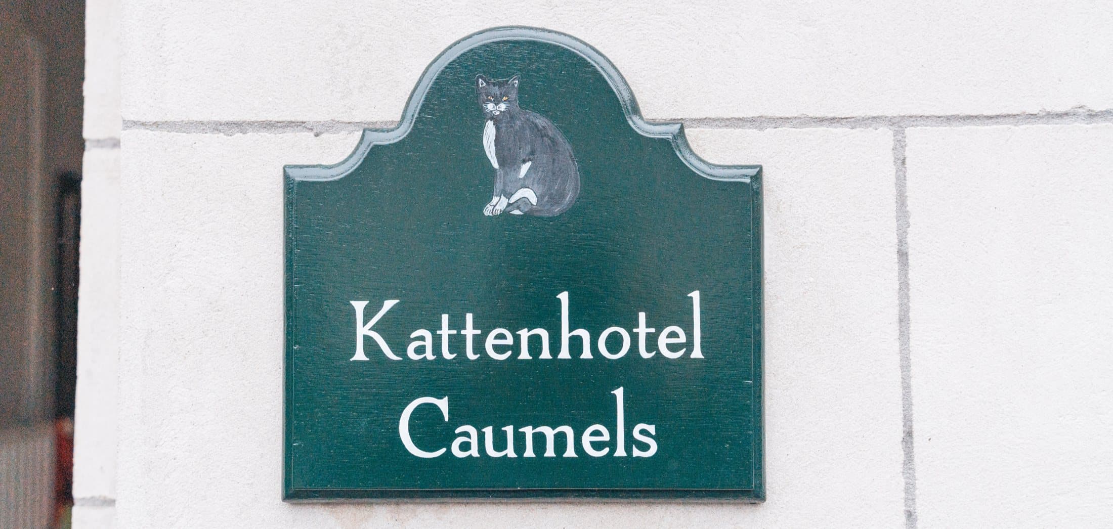 Naambord Kattenhotel Caumels